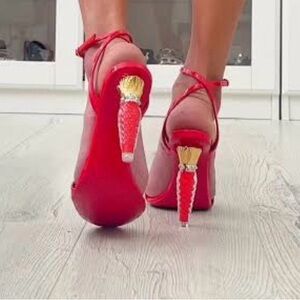 Christian Louboutin m Loubi Queen LipstickHeels